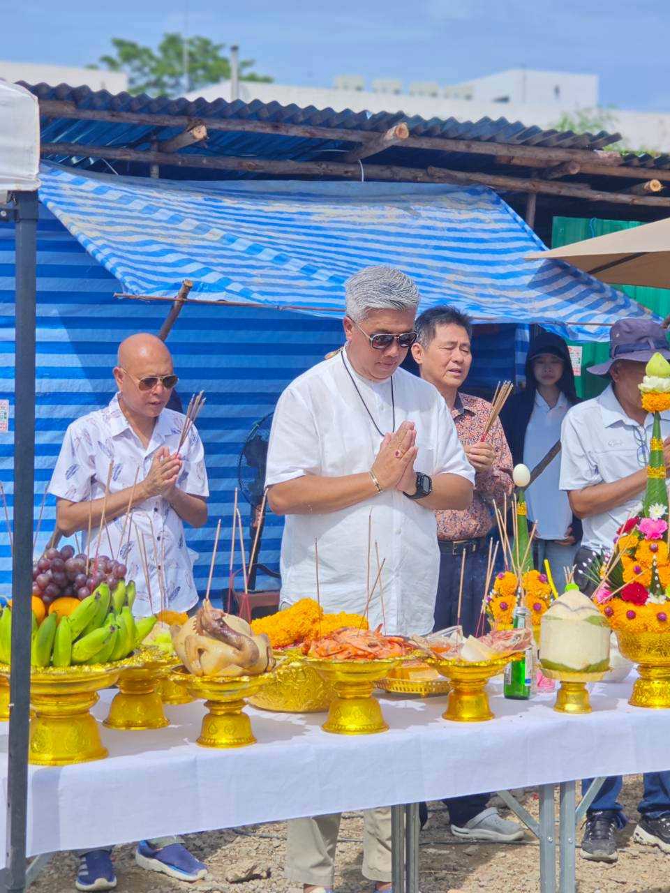 ทำพิธียกเสาเอก เสาโท ณ บ้านเฉลิมพระเกียรติ ลูกค้าก่อสร้างติดกันถึง 2 หลัง